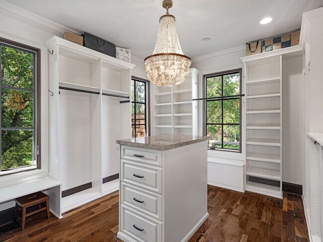 Building Photo - 3807 Harding Pl