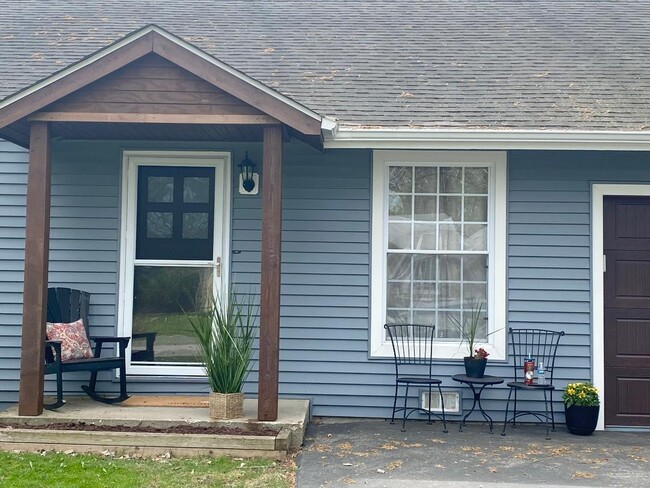 Building Photo - 608 Sheridan Dr
