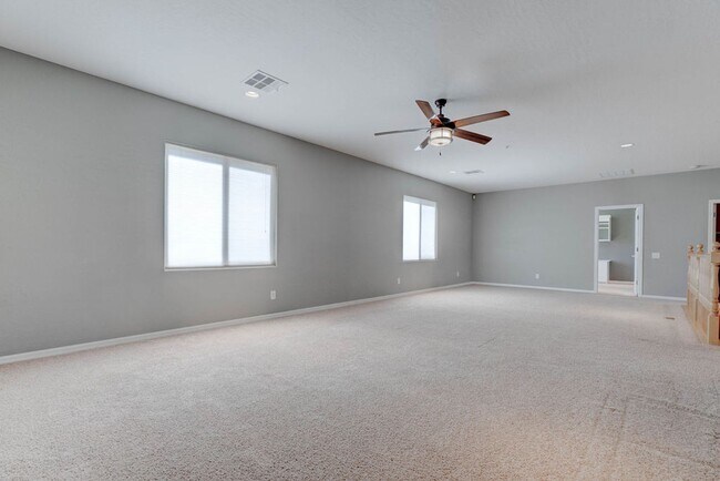 Building Photo - 2589 Chateau Clermont St