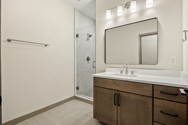 Building Photo - 1390 Pierce St