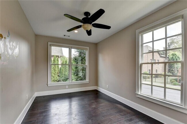 Building Photo - 11653 Parkside Ave