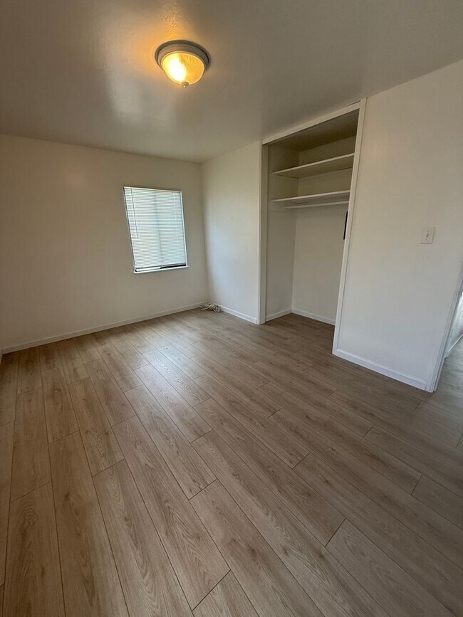 Building Photo - Easy Freeway access