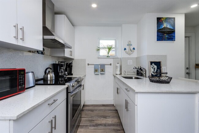 Building Photo - 508 NW 8th Ave