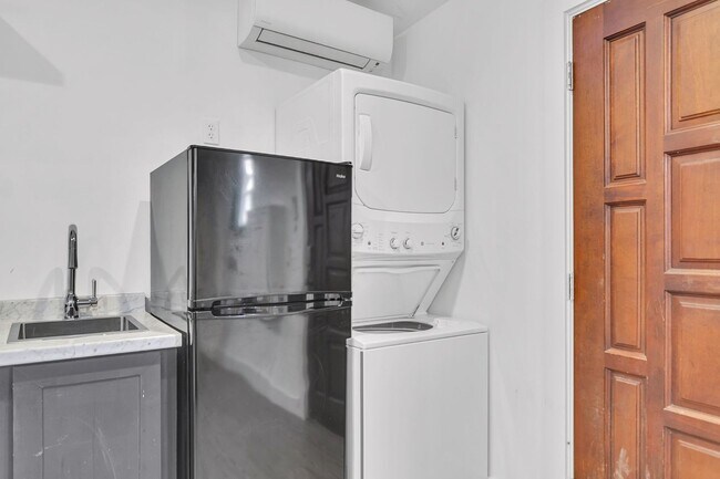 Building Photo - 40 Poinsett St