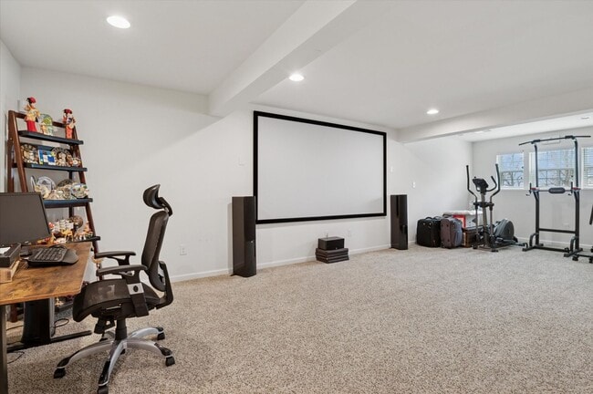Building Photo - Stunning Town Home in Pike Creek