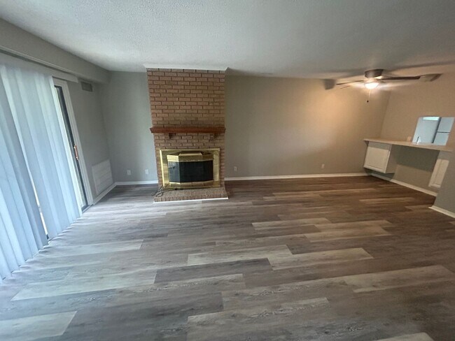 Building Photo - 240 Jamil Rd