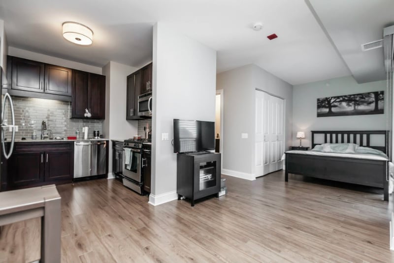 Primary Photo - 415 N Clark St