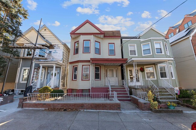 Building Photo - 133 Sherman Pl