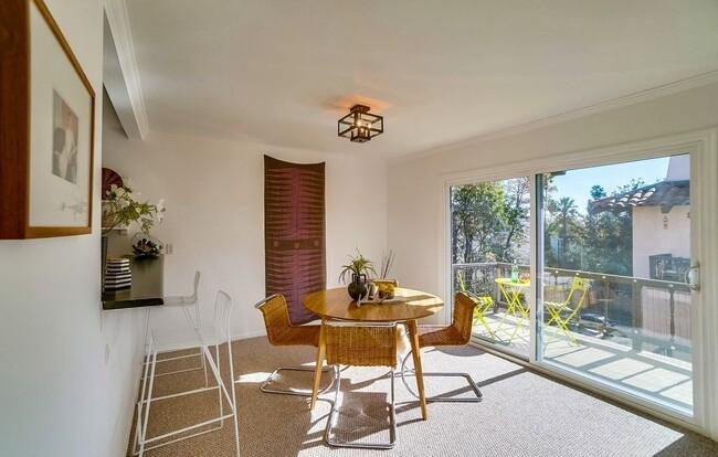 Building Photo - 1127 E Del Mar Blvd