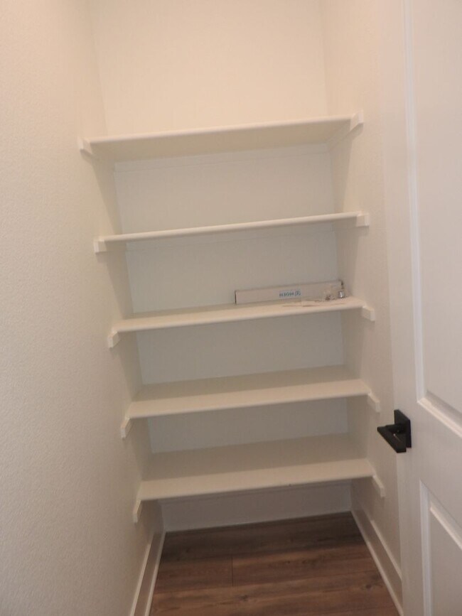 Building Photo - Beautiful Smart Home in Granite Bay  With Solar!!