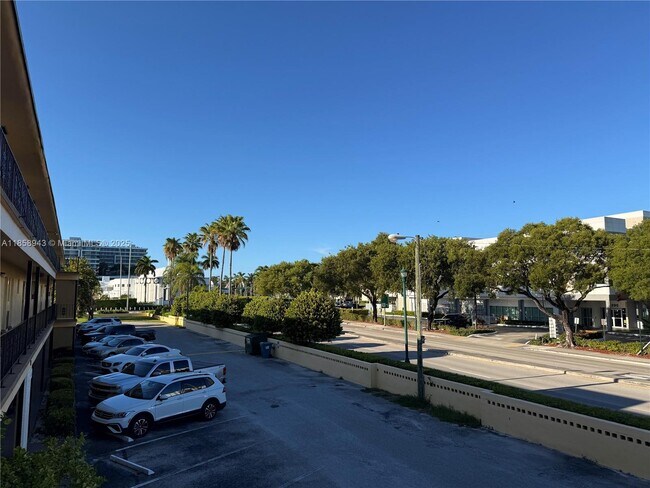 Building Photo - 20201 NE 29th Ct