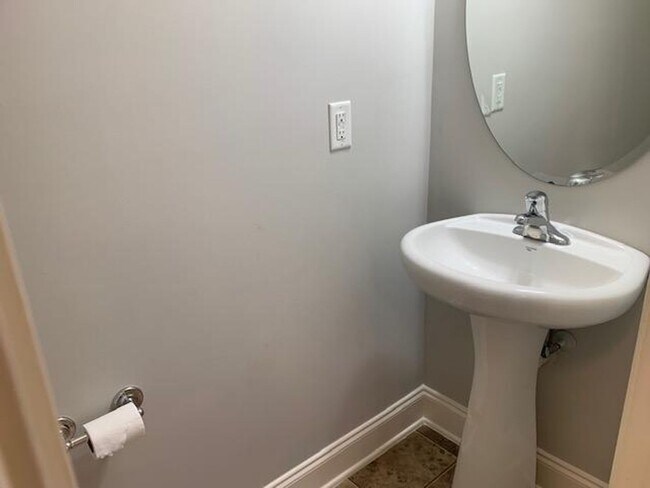 Building Photo - 1205 Dexter Ridge Dr