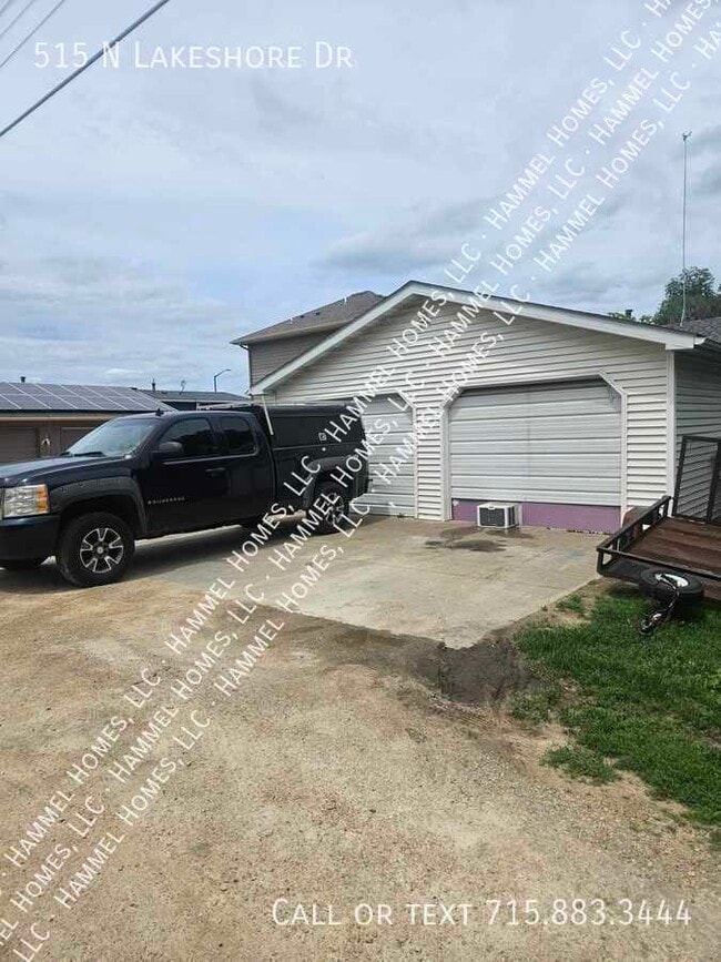 Building Photo - 515 N Lakeshore Dr