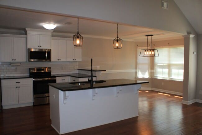 Building Photo - 7105 Summerton Dr