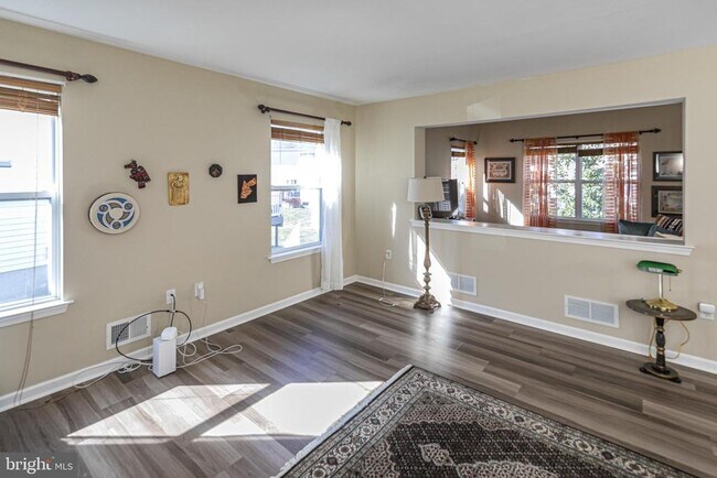 Building Photo - 27 Richards Rd