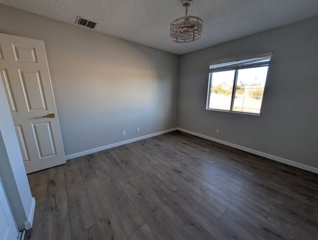 Building Photo - Perfect Family Home: 3-Bedroom, 2-Bath Gem