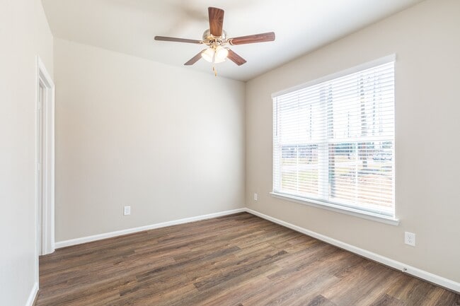 Building Photo - 103 Pk Pl Cir