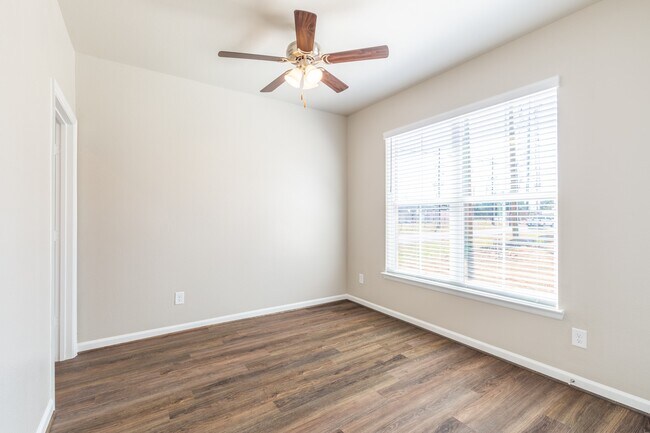 Building Photo - 131 Pk Pl Cir