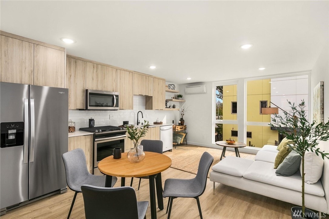 Building Photo - 2609 S Judkins St