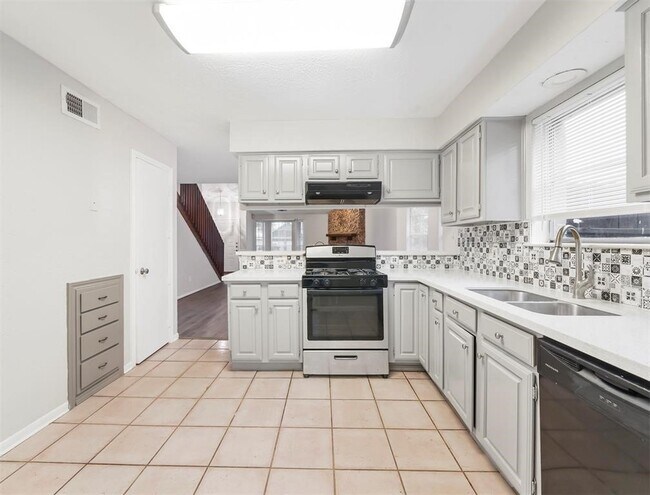 Building Photo - 23227 Timberbrook Dr