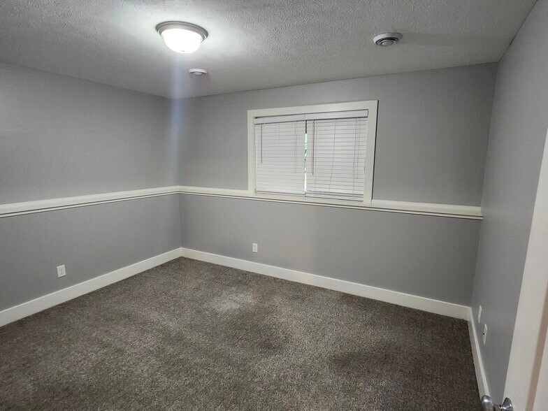 Building Photo - 798 Weatherwood Dr SE