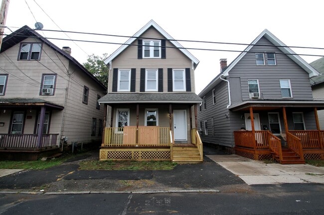 Building Photo - 36 Bright St