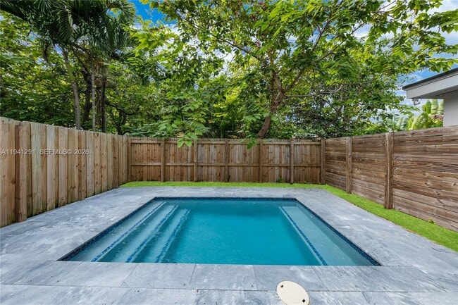 Building Photo - 3140 Carter St