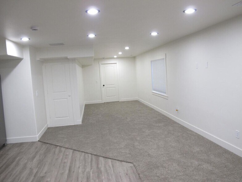 Building Photo - 2037 Bridle Cir