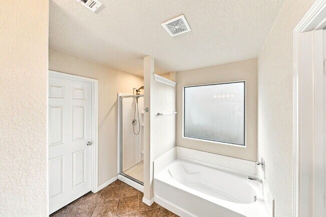 Building Photo - VIEWS VIEWS VIEWS! Ask about our rent incentives and Book your self guided tour today!