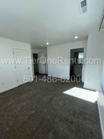 Building Photo - NO DEPOSIT option available for qualified renters!