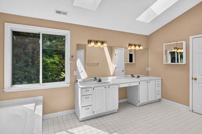 Building Photo - 4512 Rutherford Way