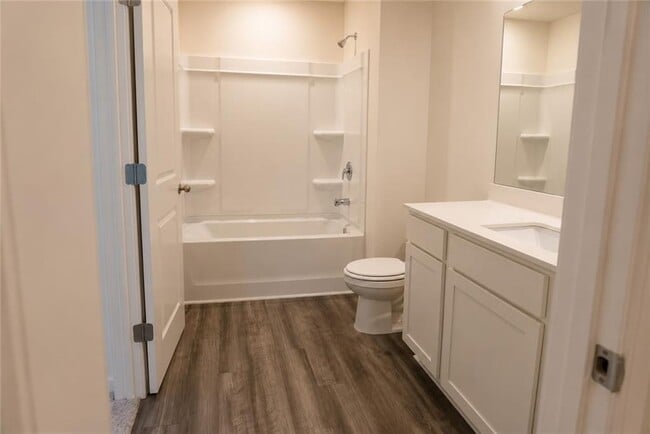Building Photo - 2095 Emerson Dr