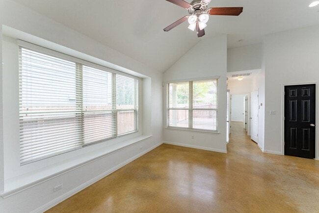 Building Photo - Stunning 3 bedroom/3 bathroom House in Austin!!!