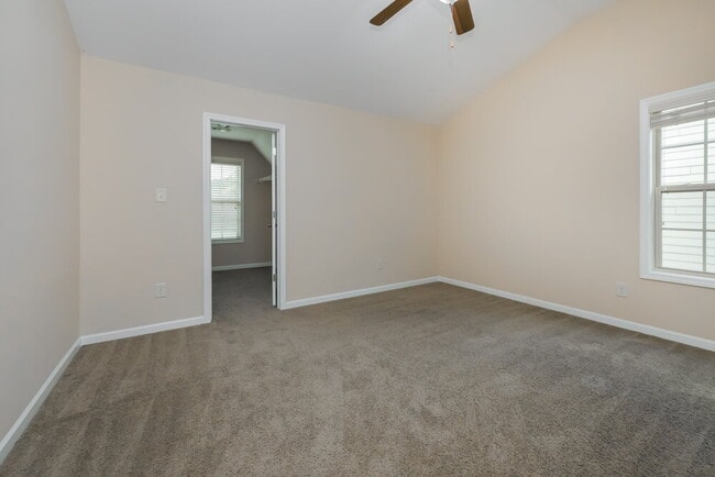 Building Photo - 390 Cliffhaven Cir