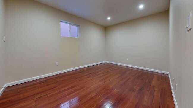 Building Photo - "Charming 4-Bed, 4-Bath Oasis in San Francisco with 1,963 Sq Ft of Comfort!"