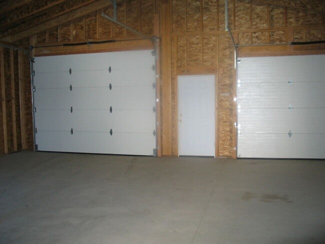 Building Photo - 2 Bed 1 Bath