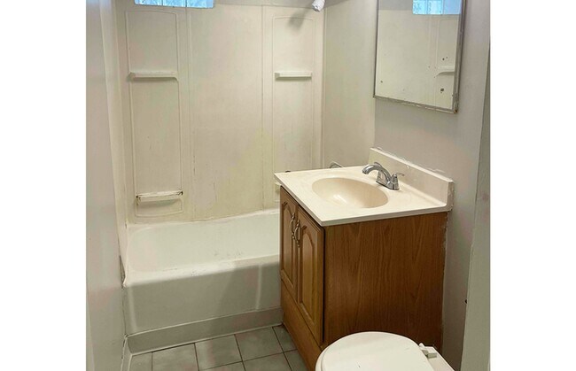Interior Photo - Telford 3405