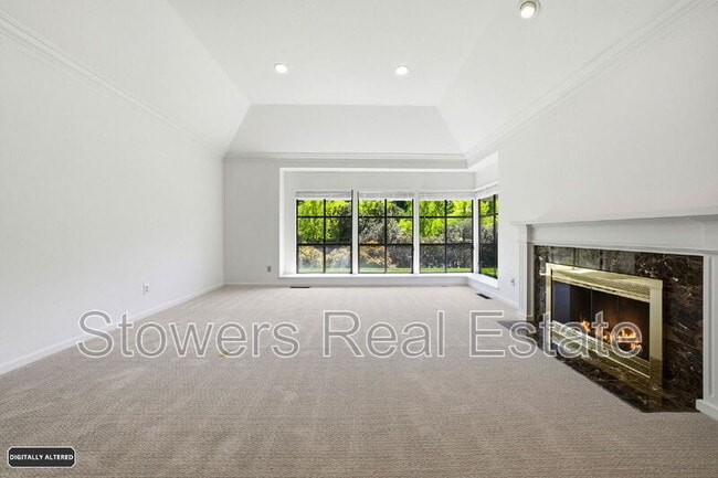 Building Photo - 618 Banister Ln