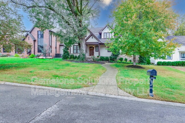 Building Photo - 210 38th Ave N