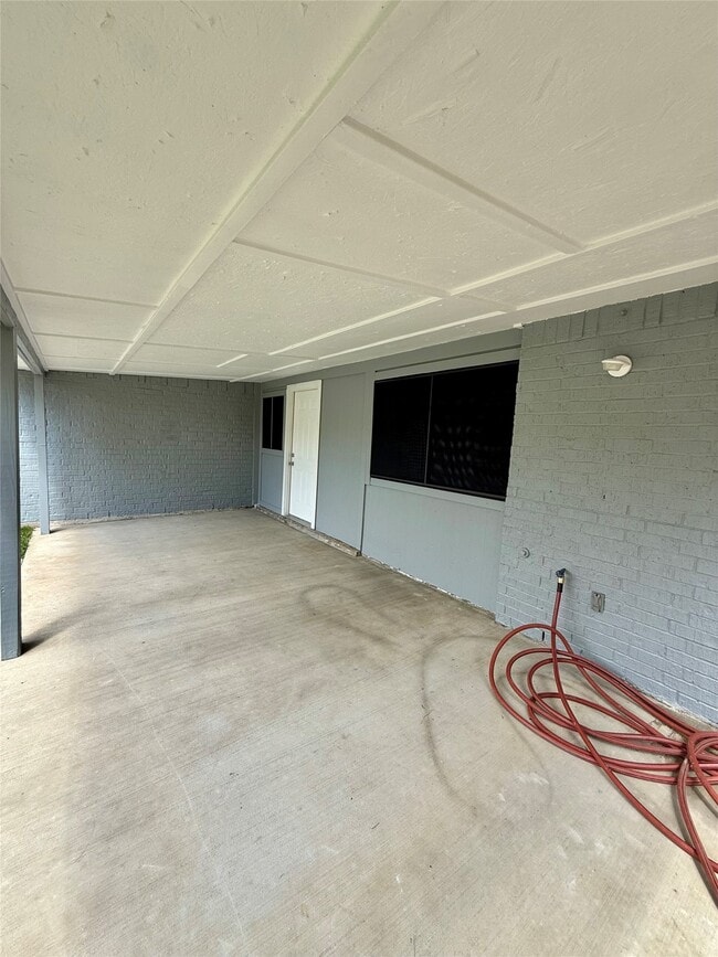 Building Photo - 14650 Lourdes Dr