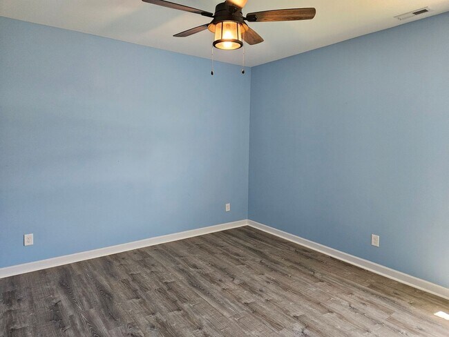 Building Photo - 3 Bedroom, 2 bath unfurnished home located in Bridgeport Community in Sneads Ferry