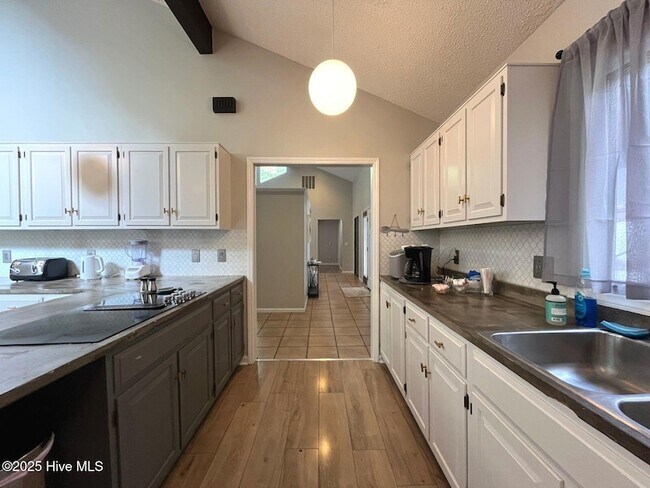 Building Photo - 1010 Monticello Dr