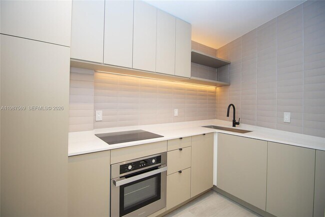 Building Photo - 2899 Collins Ave