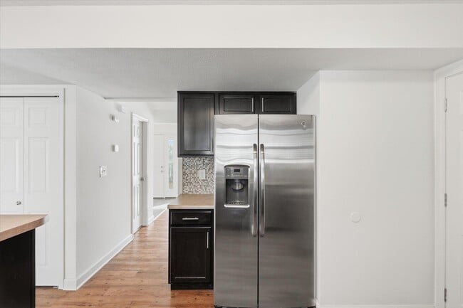 Building Photo - 421 S Village Cir