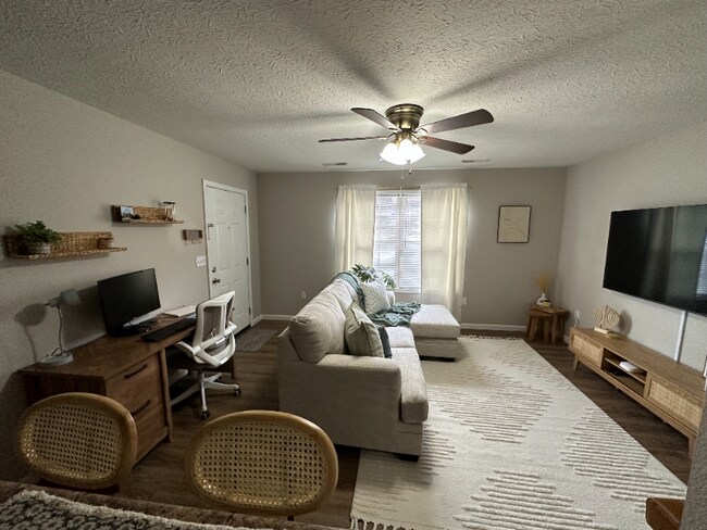 Primary Photo - 207 Old Jacksboro Pike