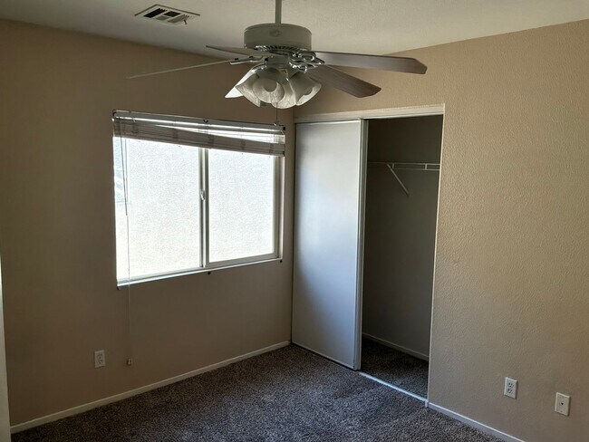 Building Photo - 2 Story 4 bedrooms 2.5 Bathrooms 2 car garage.