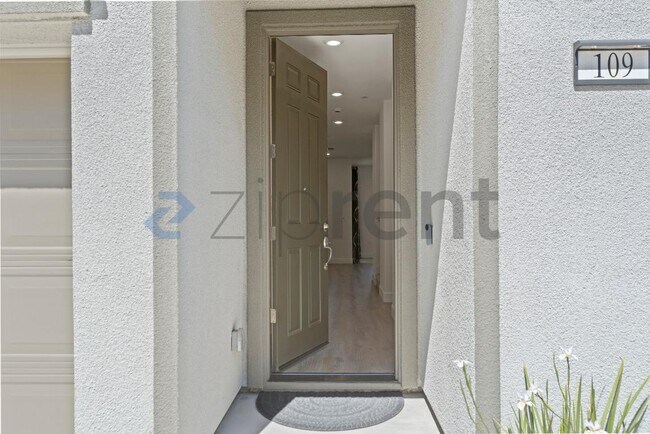 Building Photo - 109 Tranquil Ln