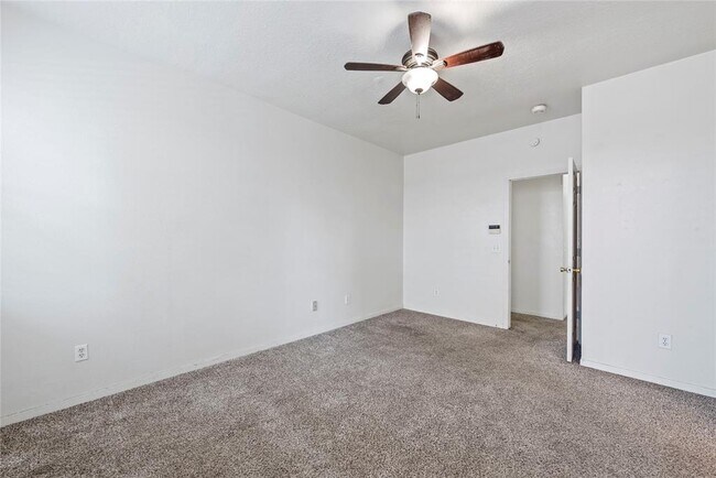 Building Photo - 2919 Blue Dawn Dr