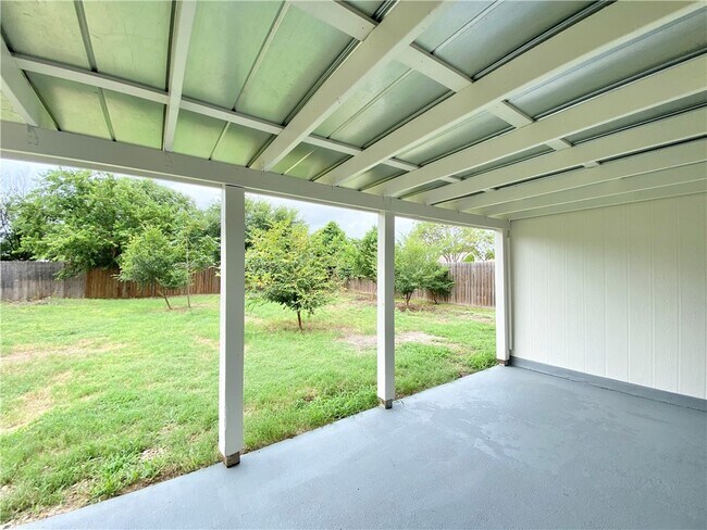 Building Photo - 811 Sonny Dr