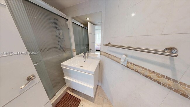 Building Photo - 9735 Fontainebleau Blvd